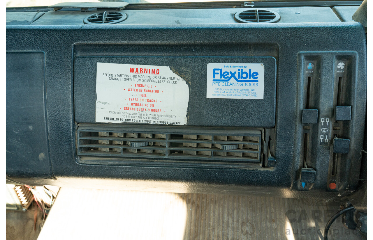 12/1986 Mercedes Benz, 6 Cylinder Diesel, 1422 V Series with Jetting Body
