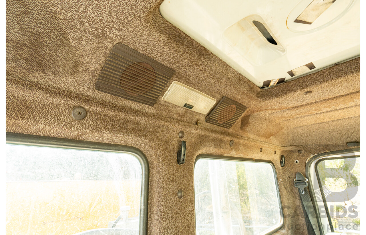 12/1986 Mercedes Benz, 6 Cylinder Diesel, 1422 V Series with Jetting Body