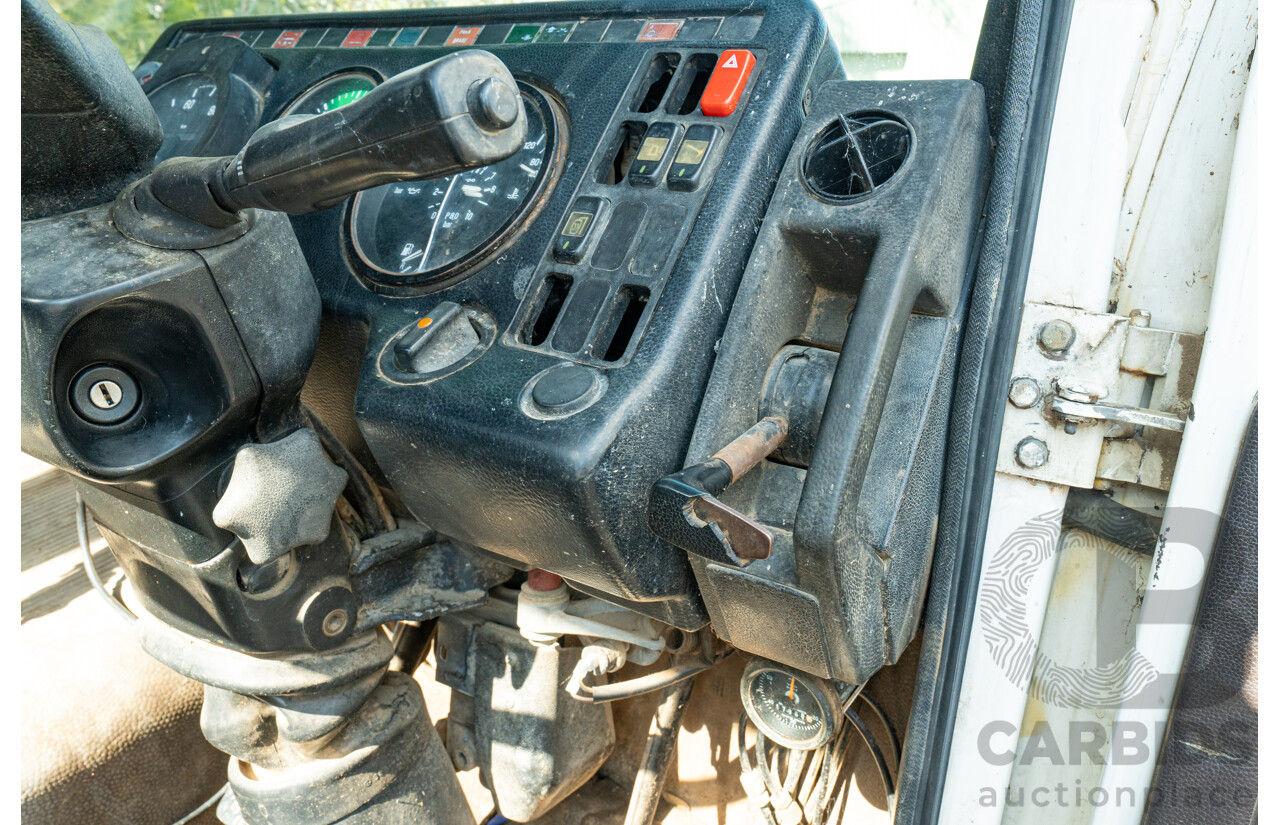 12/1986 Mercedes Benz, 6 Cylinder Diesel, 1422 V Series with Jetting Body