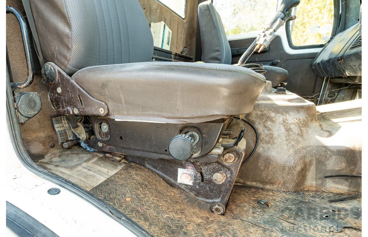 12/1986 Mercedes Benz, 6 Cylinder Diesel, 1422 V Series with Jetting Body