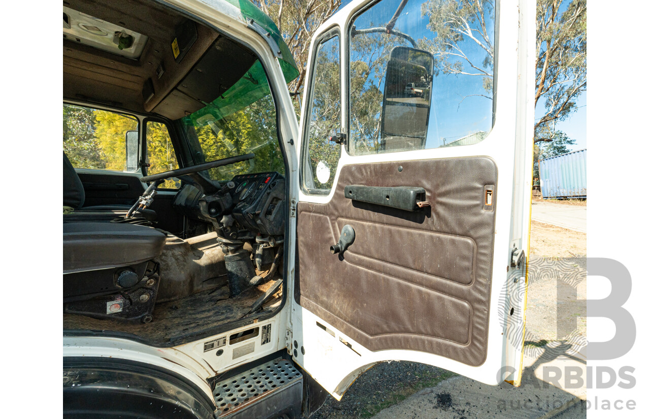 12/1986 Mercedes Benz, 6 Cylinder Diesel, 1422 V Series with Jetting Body