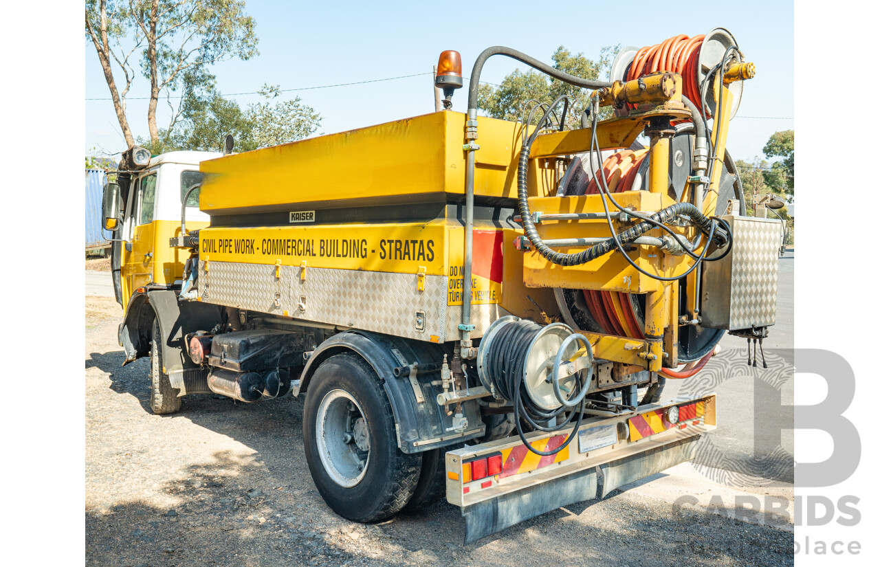12/1986 Mercedes Benz, 6 Cylinder Diesel, 1422 V Series with Jetting Body