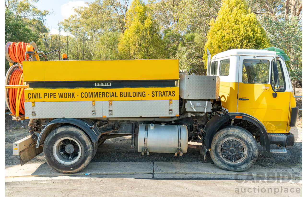 12/1986 Mercedes Benz, 6 Cylinder Diesel, 1422 V Series with Jetting Body