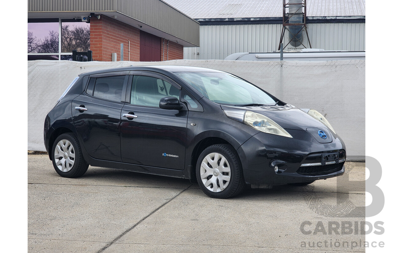 10/2013 Nissan Leaf  ZE0 5d Hatchback Black Electric