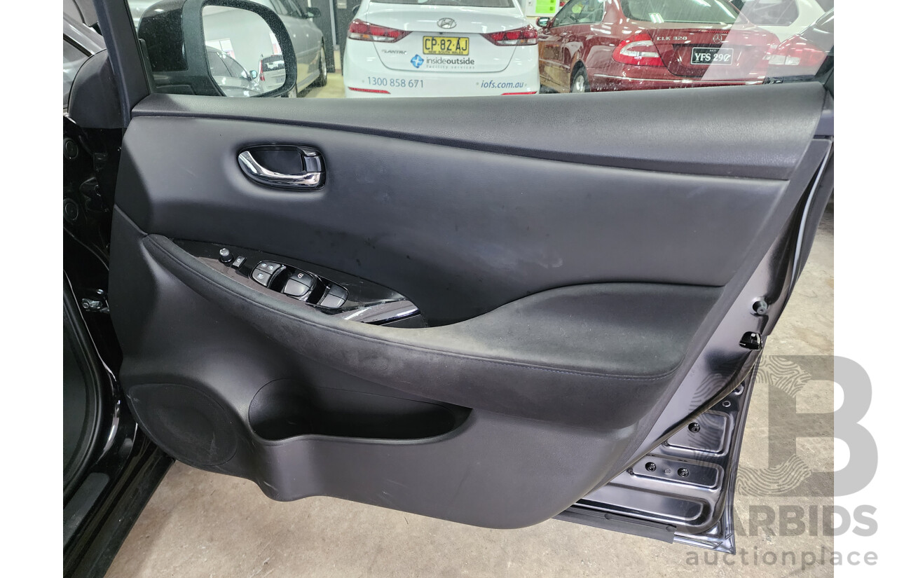 10/2013 Nissan Leaf  ZE0 5d Hatchback Black Electric