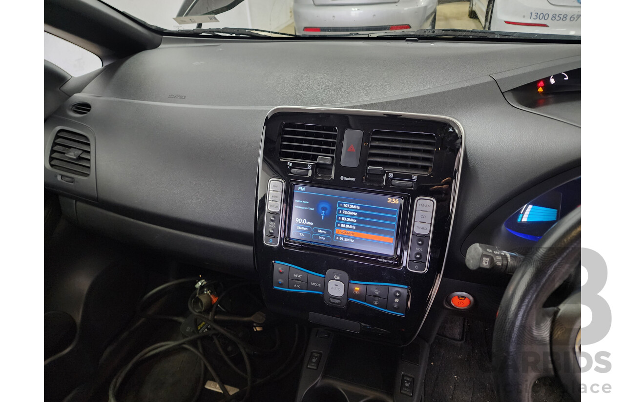 10/2013 Nissan Leaf  ZE0 5d Hatchback Black Electric