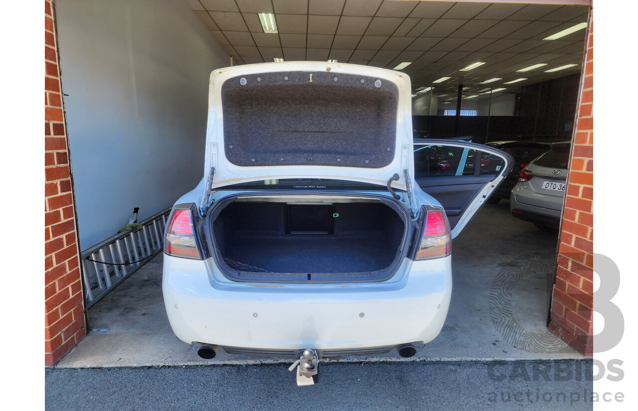 2/2010 Holden Calais  VE MY10 4d Sedan White 3.6L