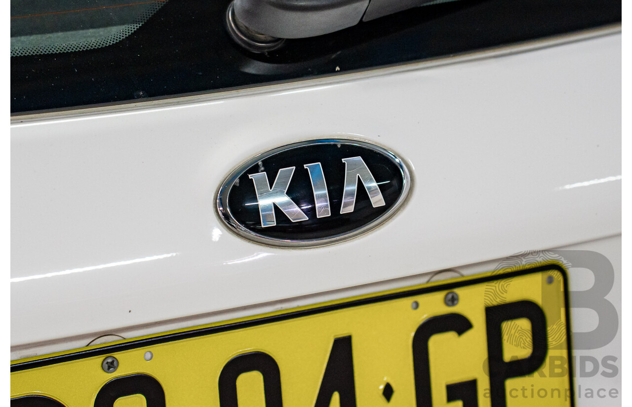 5/2015 Kia Cerato S YD MY15 5d Hatchback Clear White 1.8L