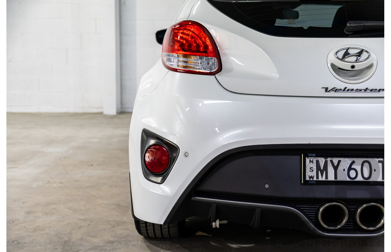 6/2015 Hyundai Veloster SR Turbo FS4 Series 2 3d Coupe Stormtrooper White Pearl Turbo 1.6L