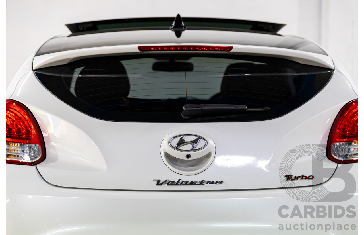 6/2015 Hyundai Veloster SR Turbo FS4 Series 2 3d Coupe Stormtrooper White Pearl Turbo 1.6L