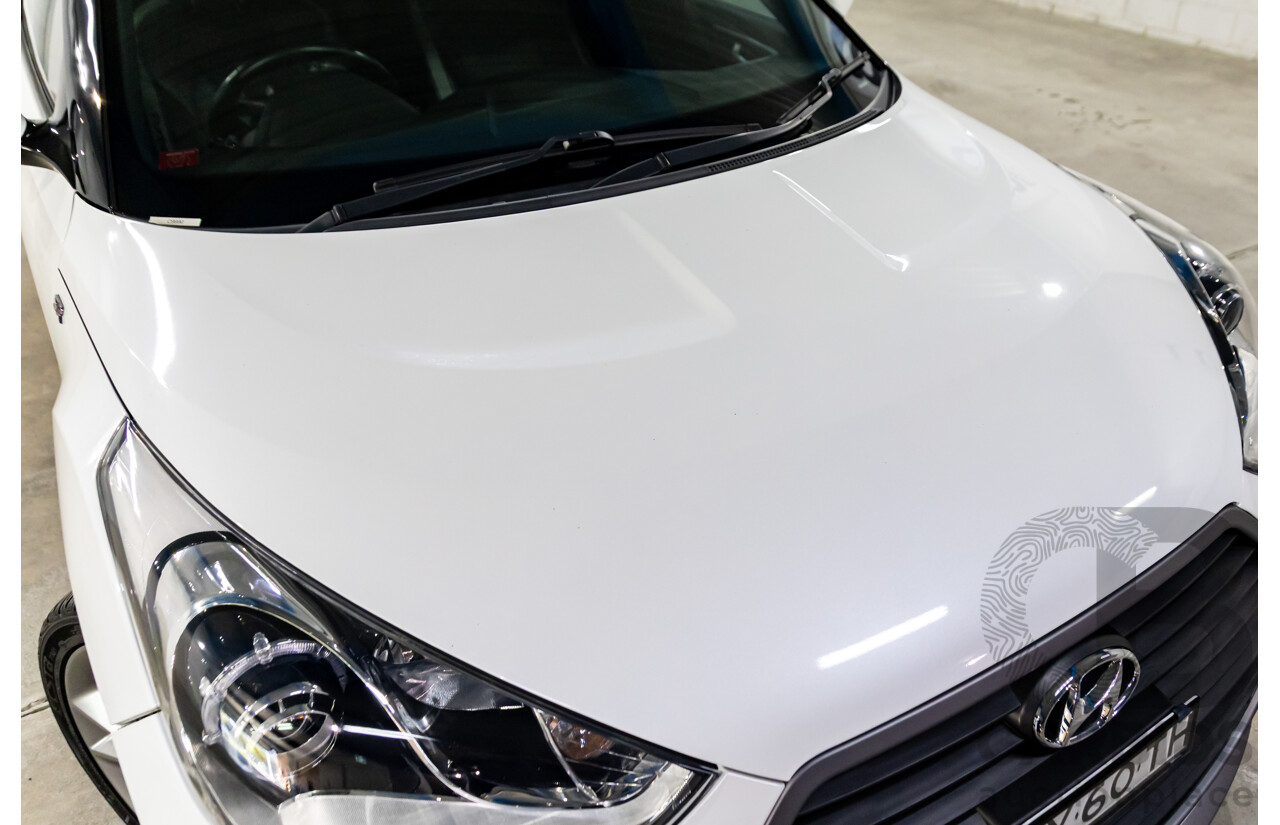 6/2015 Hyundai Veloster SR Turbo FS4 Series 2 3d Coupe Stormtrooper White Pearl Turbo 1.6L