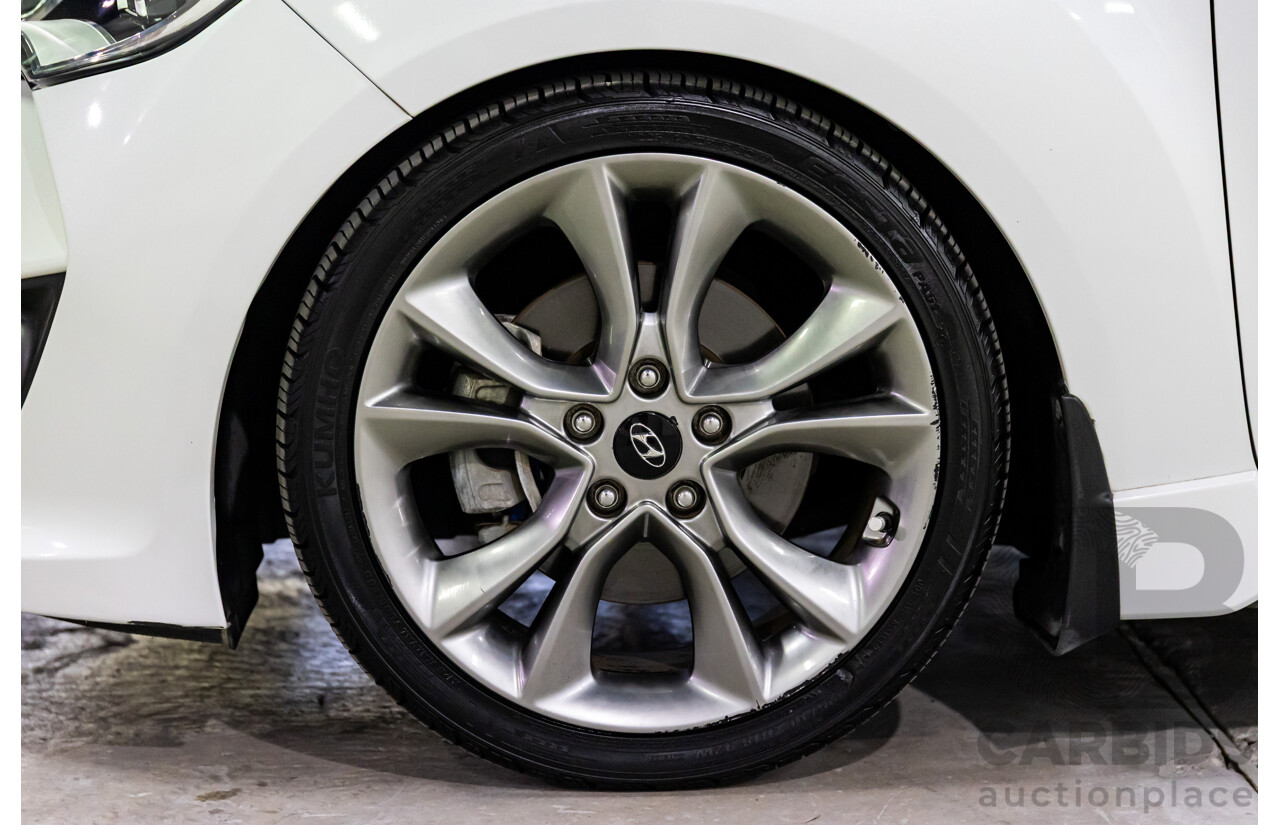 6/2015 Hyundai Veloster SR Turbo FS4 Series 2 3d Coupe Stormtrooper White Pearl Turbo 1.6L