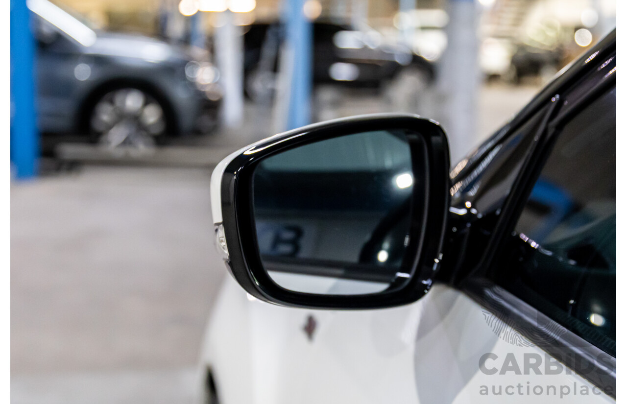 6/2015 Hyundai Veloster SR Turbo FS4 Series 2 3d Coupe Stormtrooper White Pearl Turbo 1.6L