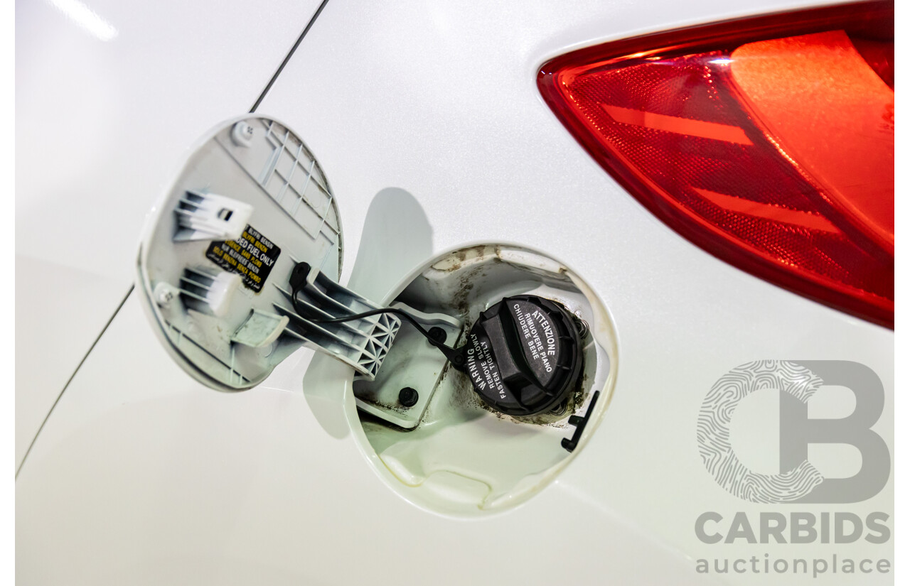 6/2015 Hyundai Veloster SR Turbo FS4 Series 2 3d Coupe Stormtrooper White Pearl Turbo 1.6L
