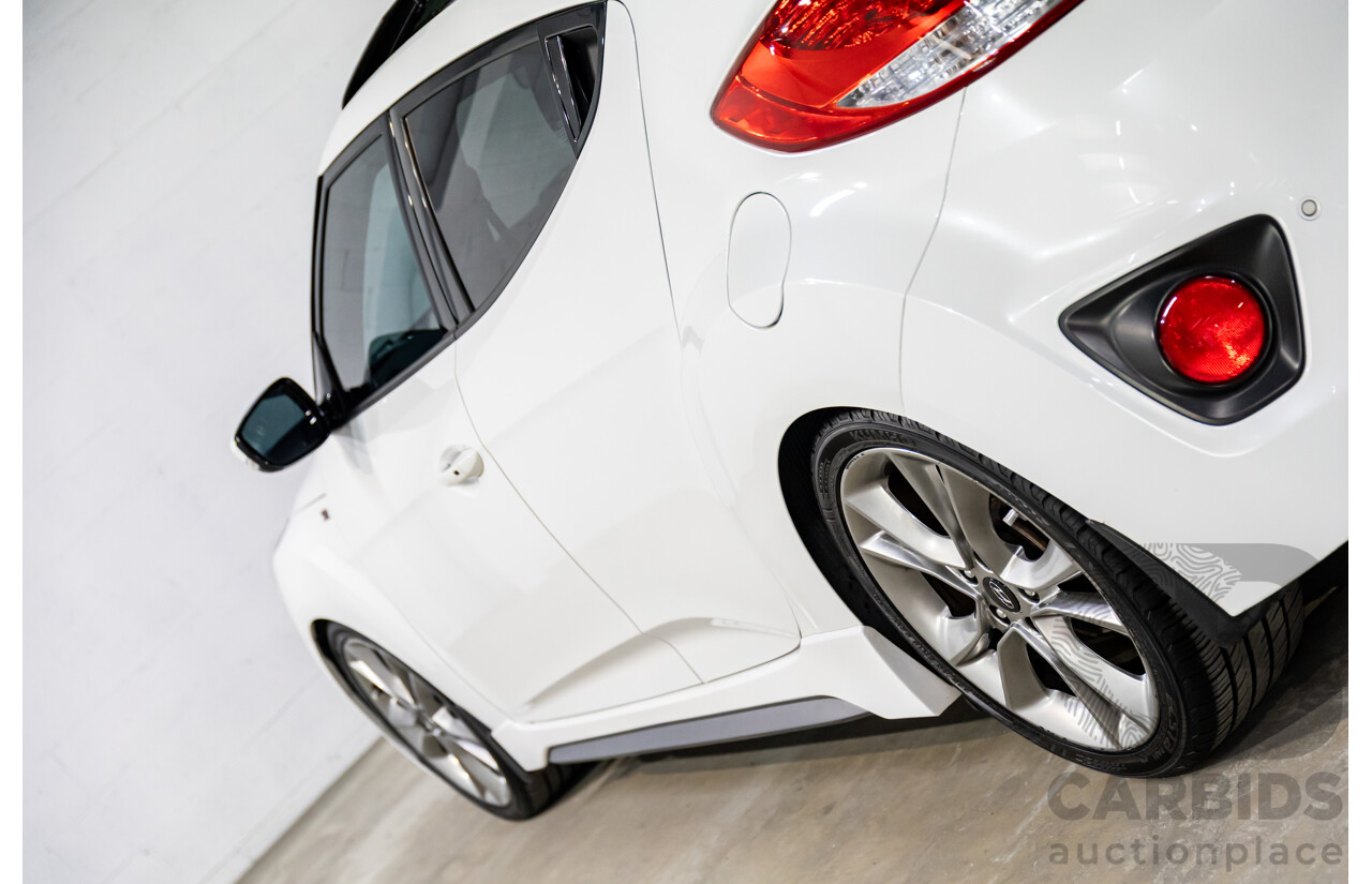 6/2015 Hyundai Veloster SR Turbo FS4 Series 2 3d Coupe Stormtrooper White Pearl Turbo 1.6L