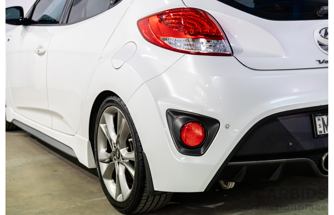 6/2015 Hyundai Veloster SR Turbo FS4 Series 2 3d Coupe Stormtrooper White Pearl Turbo 1.6L