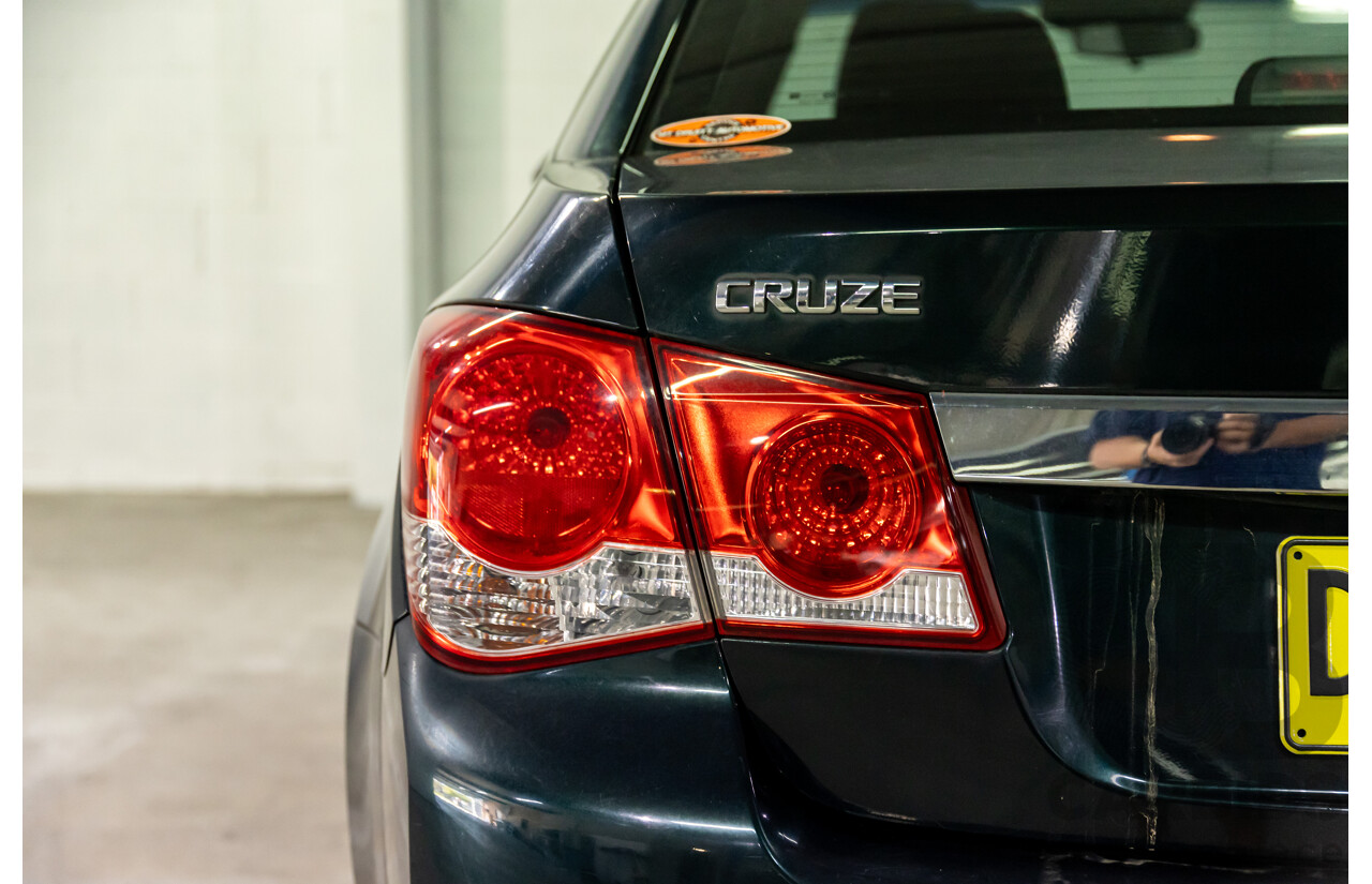 6/2013 Holden Cruze CD Equipe JH MY13 4d Sedan Regal Peacock Green 1.8L