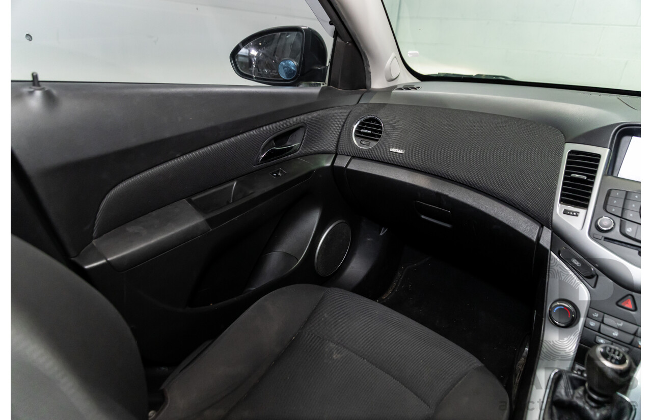6/2013 Holden Cruze CD Equipe JH MY13 4d Sedan Regal Peacock Green 1.8L