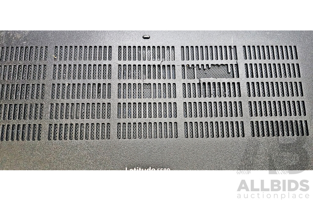 Dell Latitude 5580 Intel Core i5 (7200U) 2.50GHz-3.10GHz 2-Core CPU 15-Inch Laptop