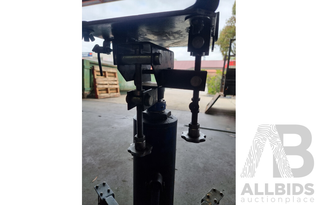 Wheeled Hydraulic Transmission Jack