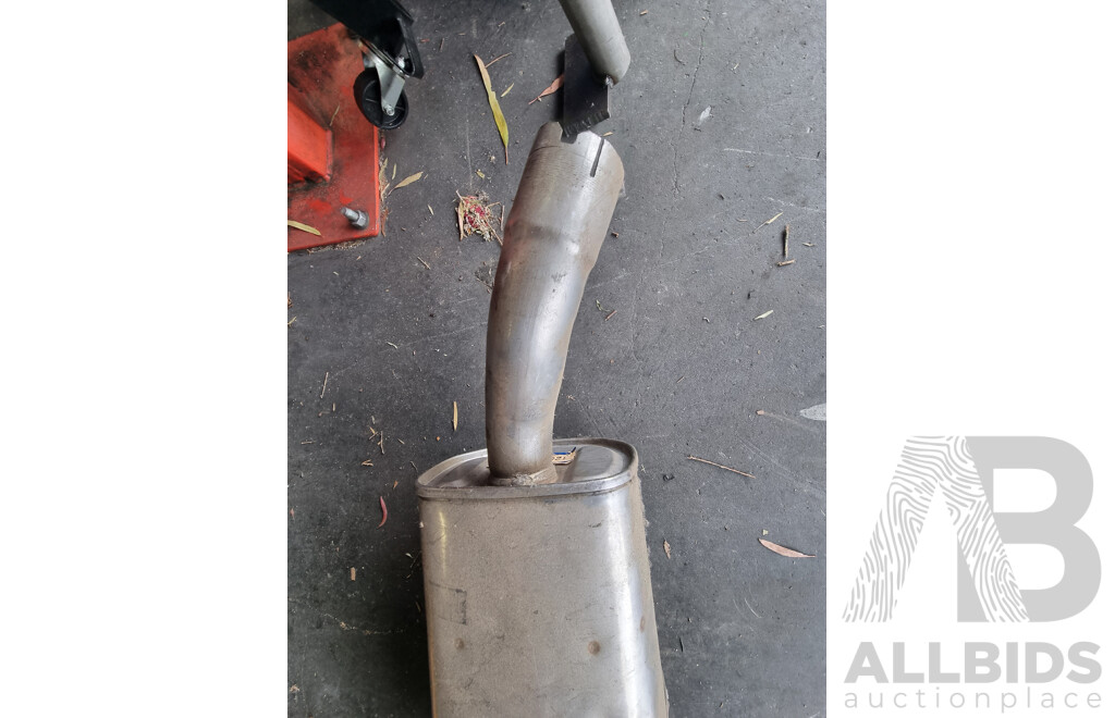 Exhaust to Suit Commodore VT