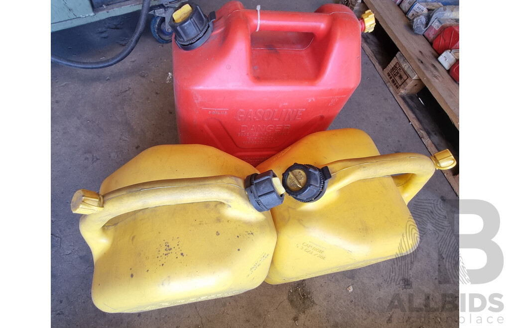 Assorted Job Lot - Quantity of 3, 20L Jerry Cans ETC