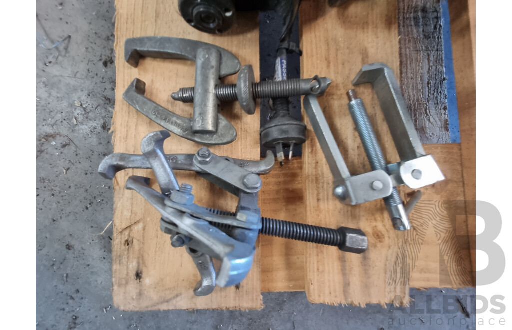 Assorted Job Lot - Pallet of Corded / Battery Operated Power Tools & Accessories ETC