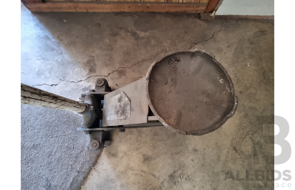 Heavy Duty Hydraulic Trolley Jack Complete with Jack Handle