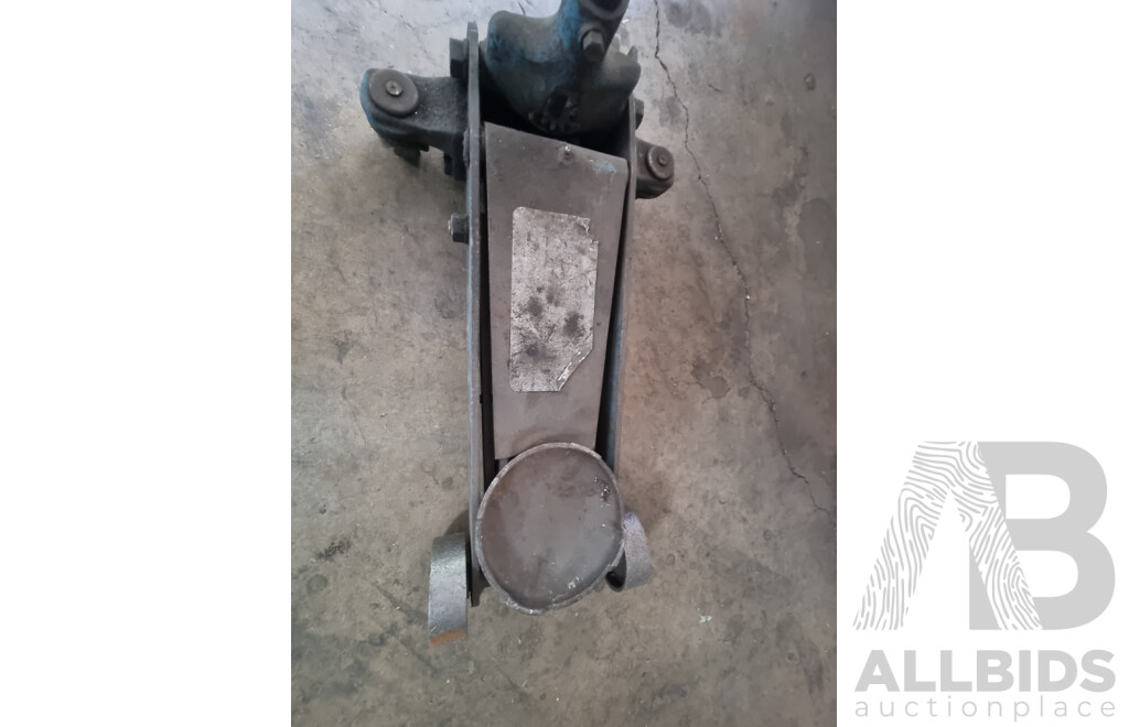 Heavy Duty Hydraulic Trolley Jack Complete with Jack Handle