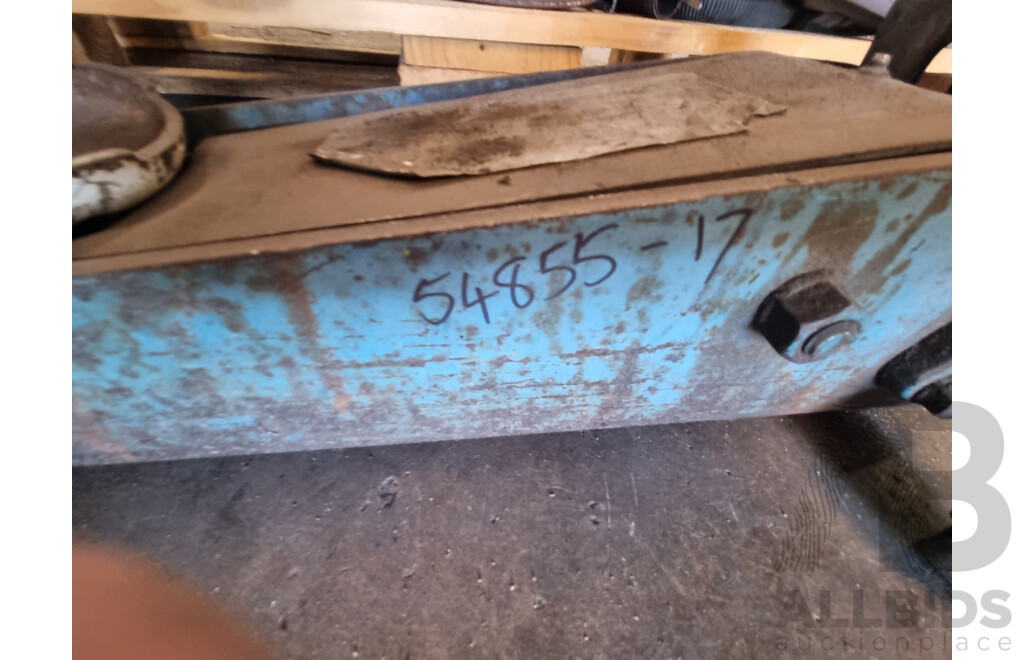 Heavy Duty Hydraulic Trolley Jack Complete with Jack Handle