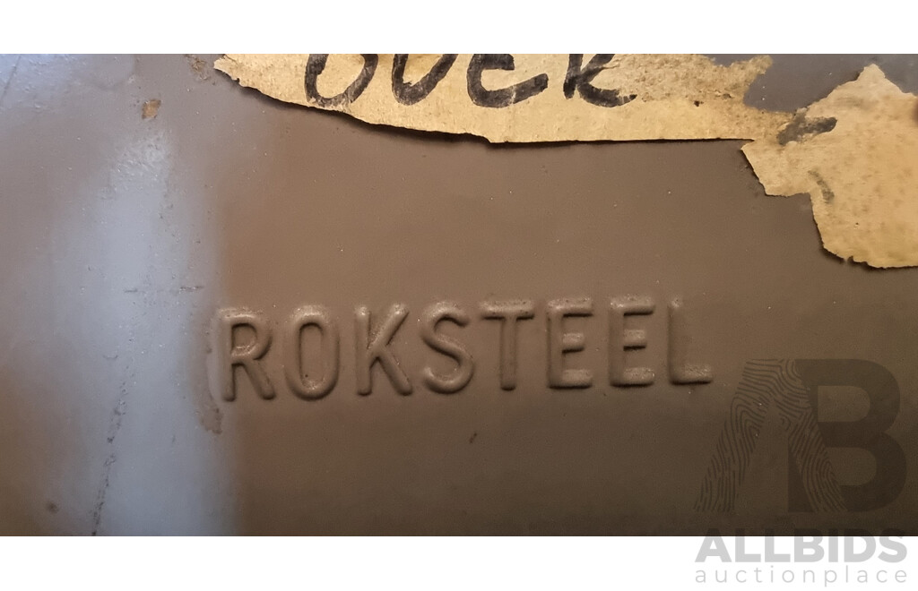 Roksteel Free Standing Single Locker