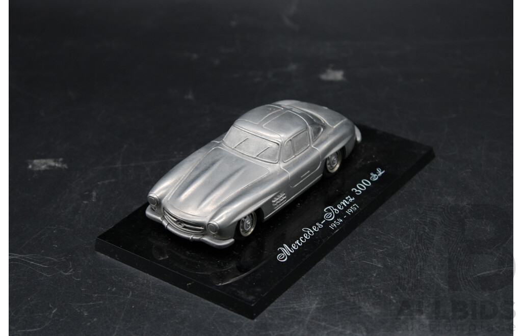 Mercedes-Benz 300 SL 1954-1957  Metal on Base Model Car