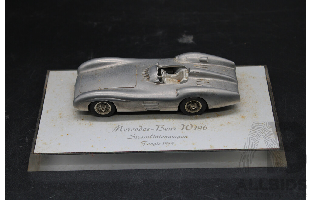 Mercedes-Benz W196 Stromlinienwagen Fangio 1954  Metal on Base Model Car