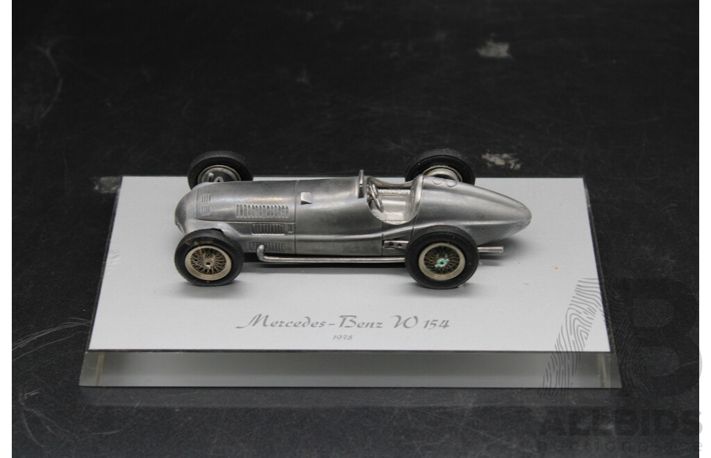 Mercedes-Benz W154 1938 Metal on Base Model Car