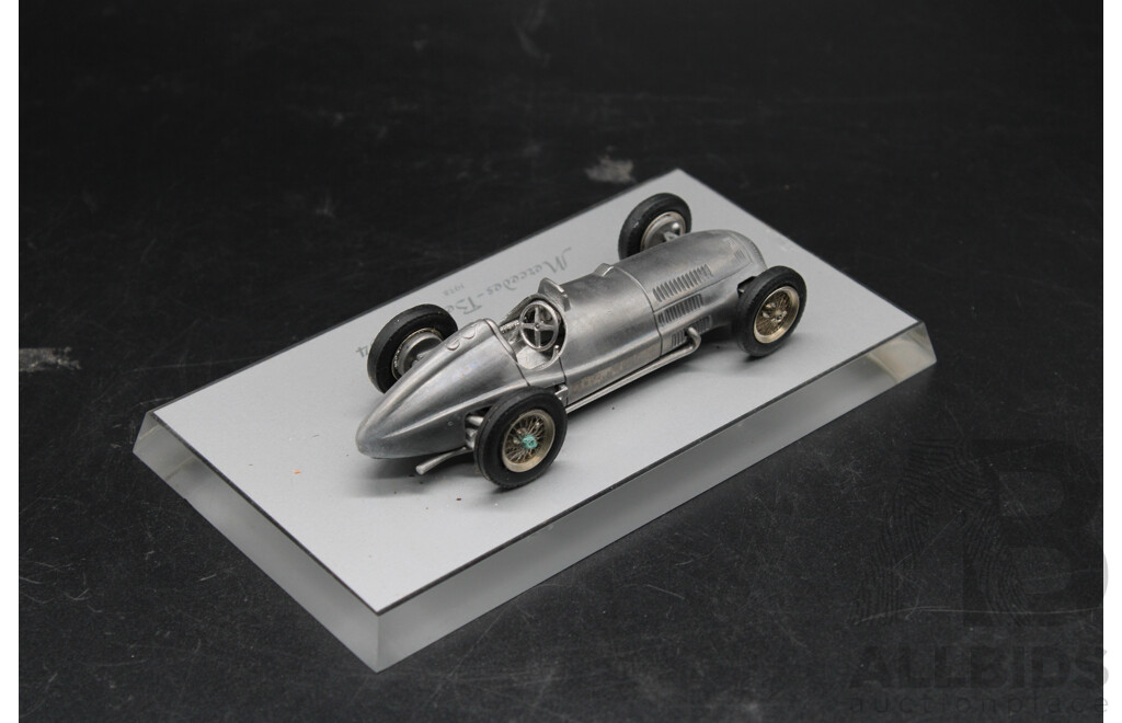 Mercedes-Benz W154 1938 Metal on Base Model Car