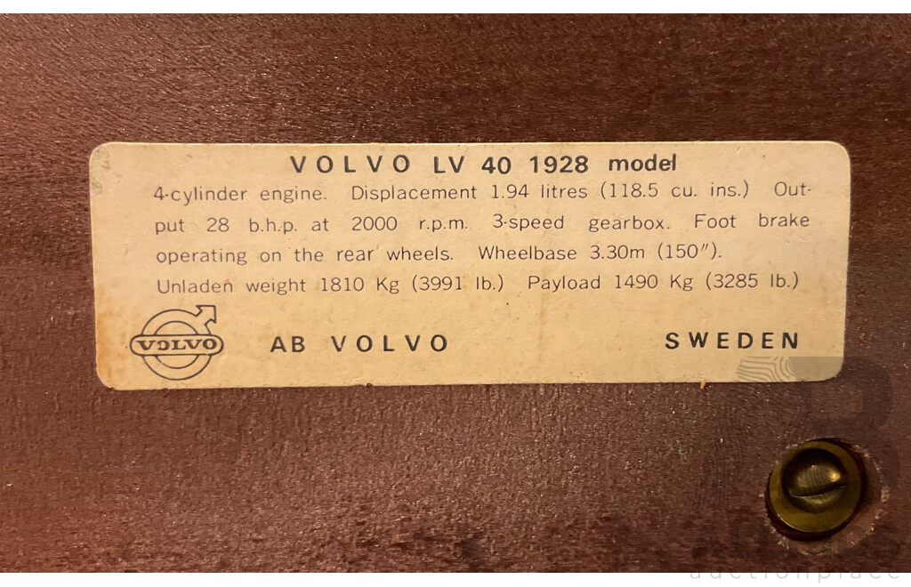 VOLVO LV40 1928 Metal on Base Model Car