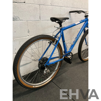 SPECIALIZED Rockhopper Mountain Bike
