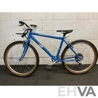 SPECIALIZED Rockhopper Mountain Bike