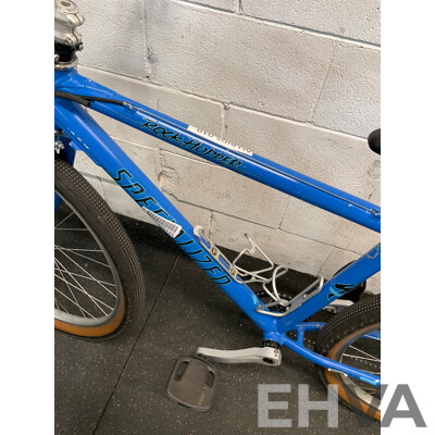 SPECIALIZED Rockhopper Mountain Bike