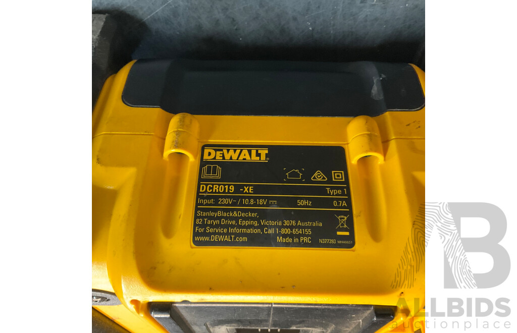 DEWALT DCR019-XE Compact Radio & DCE530 Heat Gun & Clipboard & Charger, 2x Batteries ( 1x Original, 1x Compatible Battery )