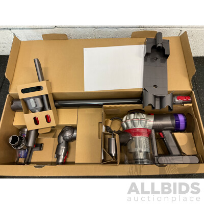 DYSON V8