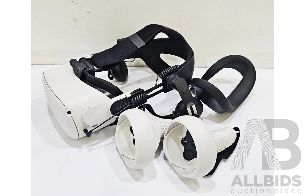 Meta Quest 2 VR Headset W/ Controllers