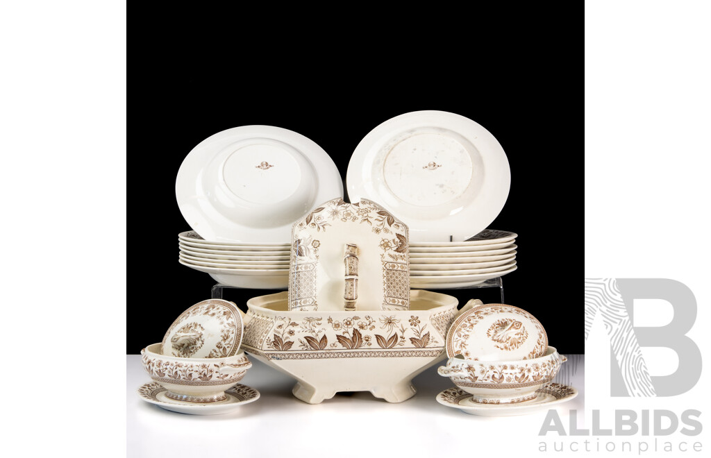 Antique Mintons Porcelain 20 Piece Crockery Set Including Two Lidded Sauce Boats with Underplates Along with Norman Lidded Tureen