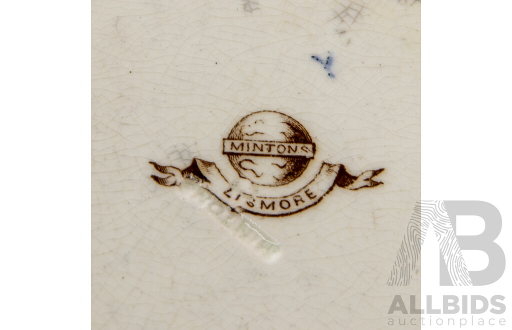 Antique Mintons Porcelain 20 Piece Crockery Set Including Two Lidded Sauce Boats with Underplates Along with Norman Lidded Tureen