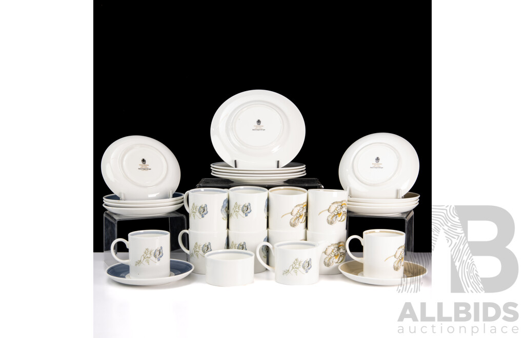 Set Five Wedgwood Susie Cooper Trios, Creamer & Sugar Dish in Glen Mist Pattern & Five Wedgwood Susie Copper Design Duos in Beige