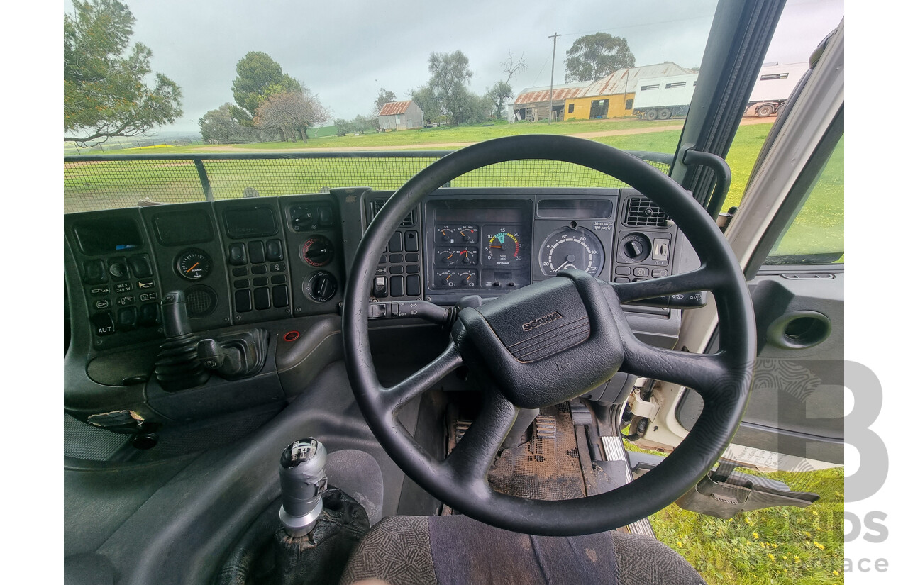 01/2001 Scania P114L 340 4x2 Short Combo Prime Mover With Turn Table