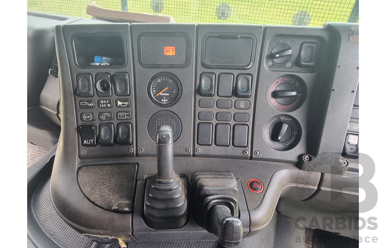 01/2001 Scania P114L 340 4x2 Short Combo Prime Mover With Turn Table