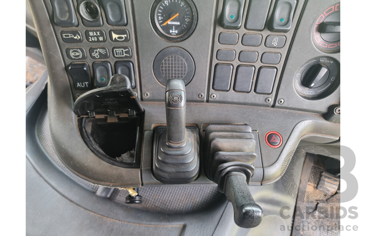 01/2001 Scania P114L 340 4x2 Short Combo Prime Mover With Turn Table