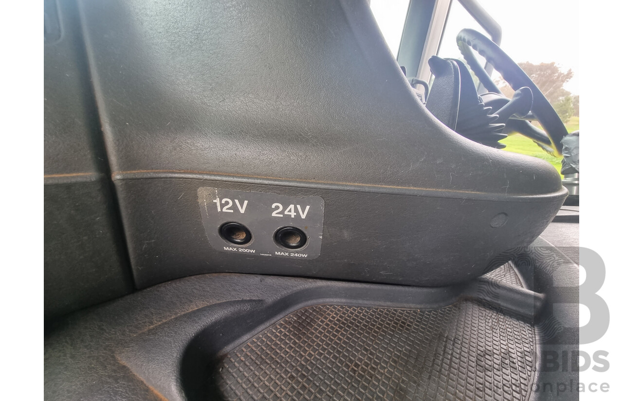 01/2001 Scania P114L 340 4x2 Short Combo Prime Mover With Turn Table