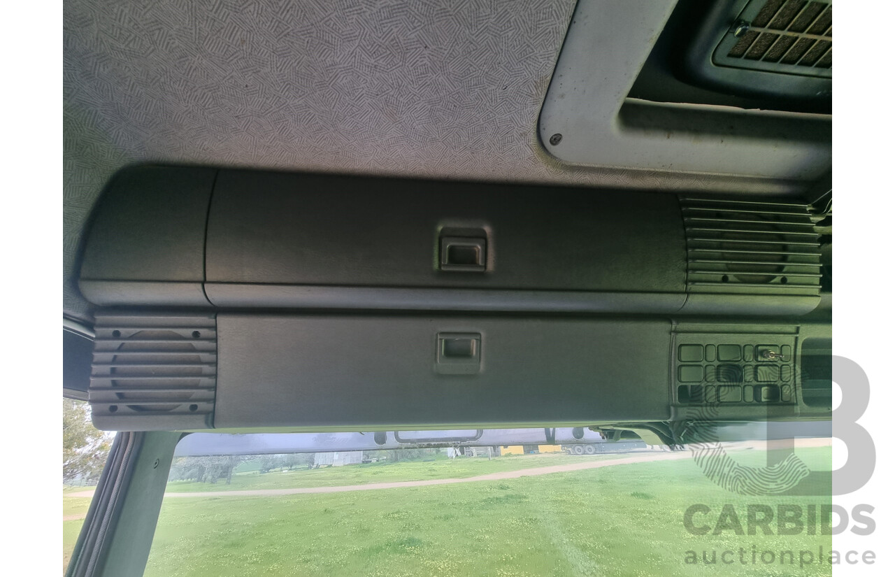 01/2001 Scania P114L 340 4x2 Short Combo Prime Mover With Turn Table